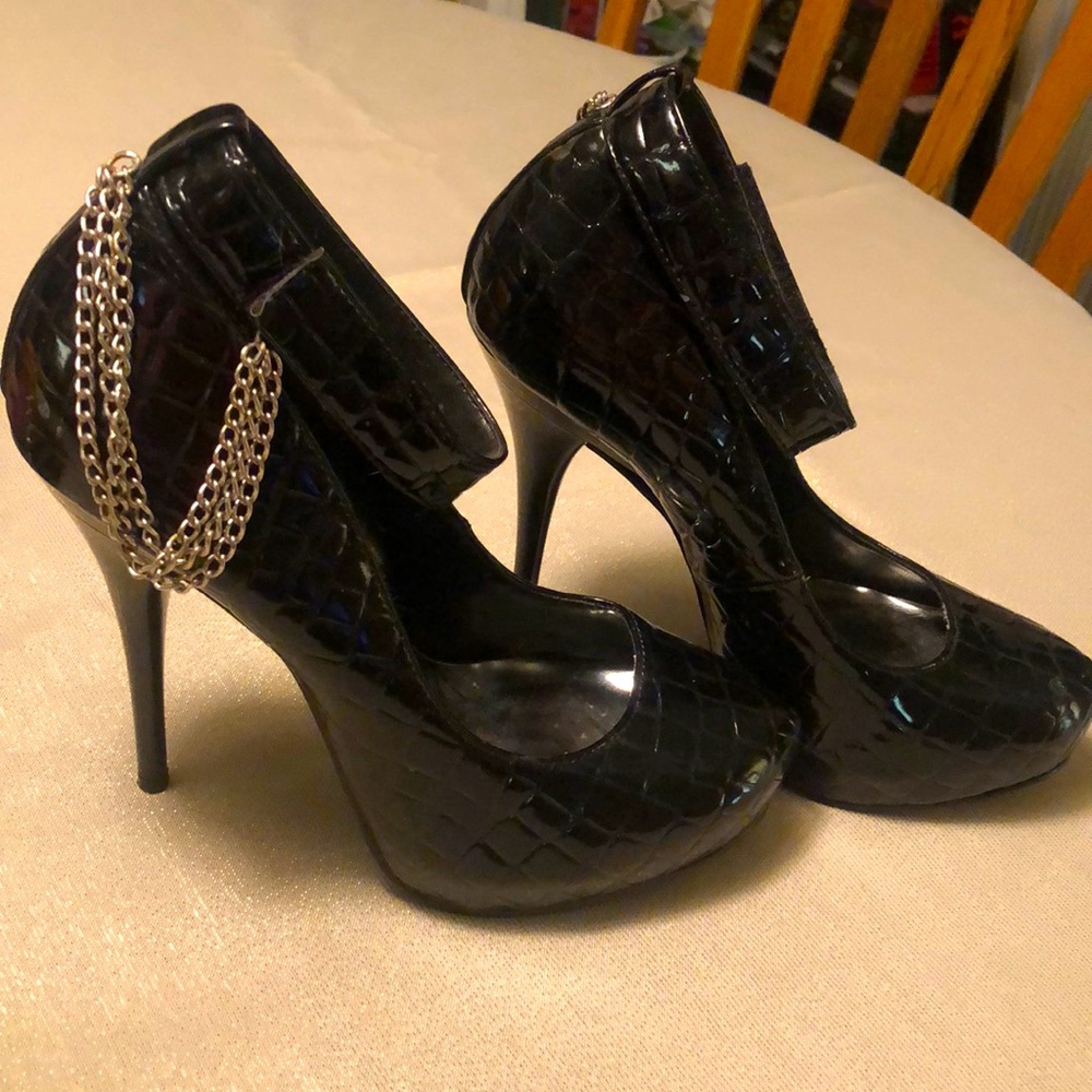 Michael Antonio black heels with chains